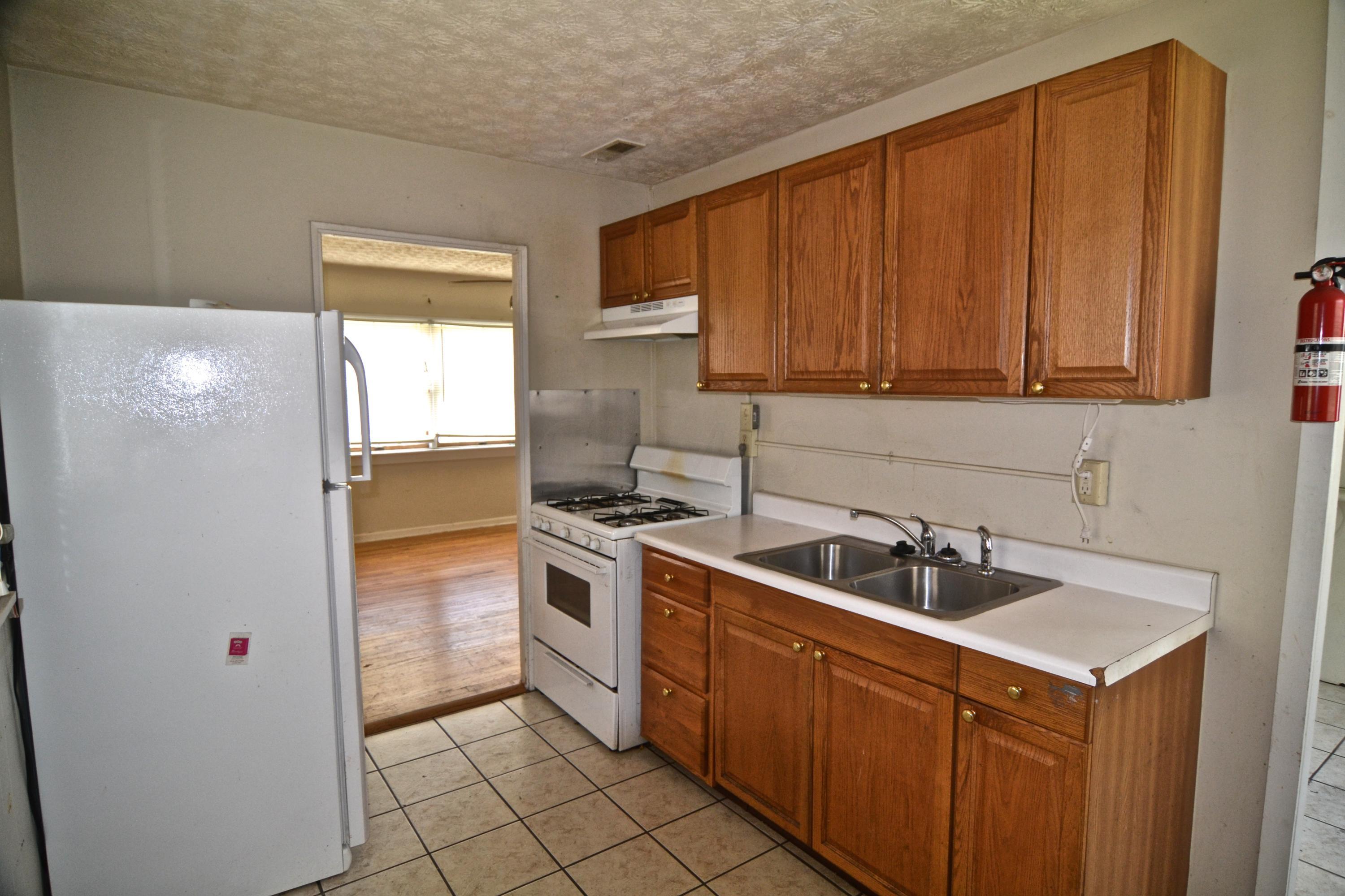 217 Ross Road Whitehall, OH 43213 - Photo 7 of 12 Gallery Image 7