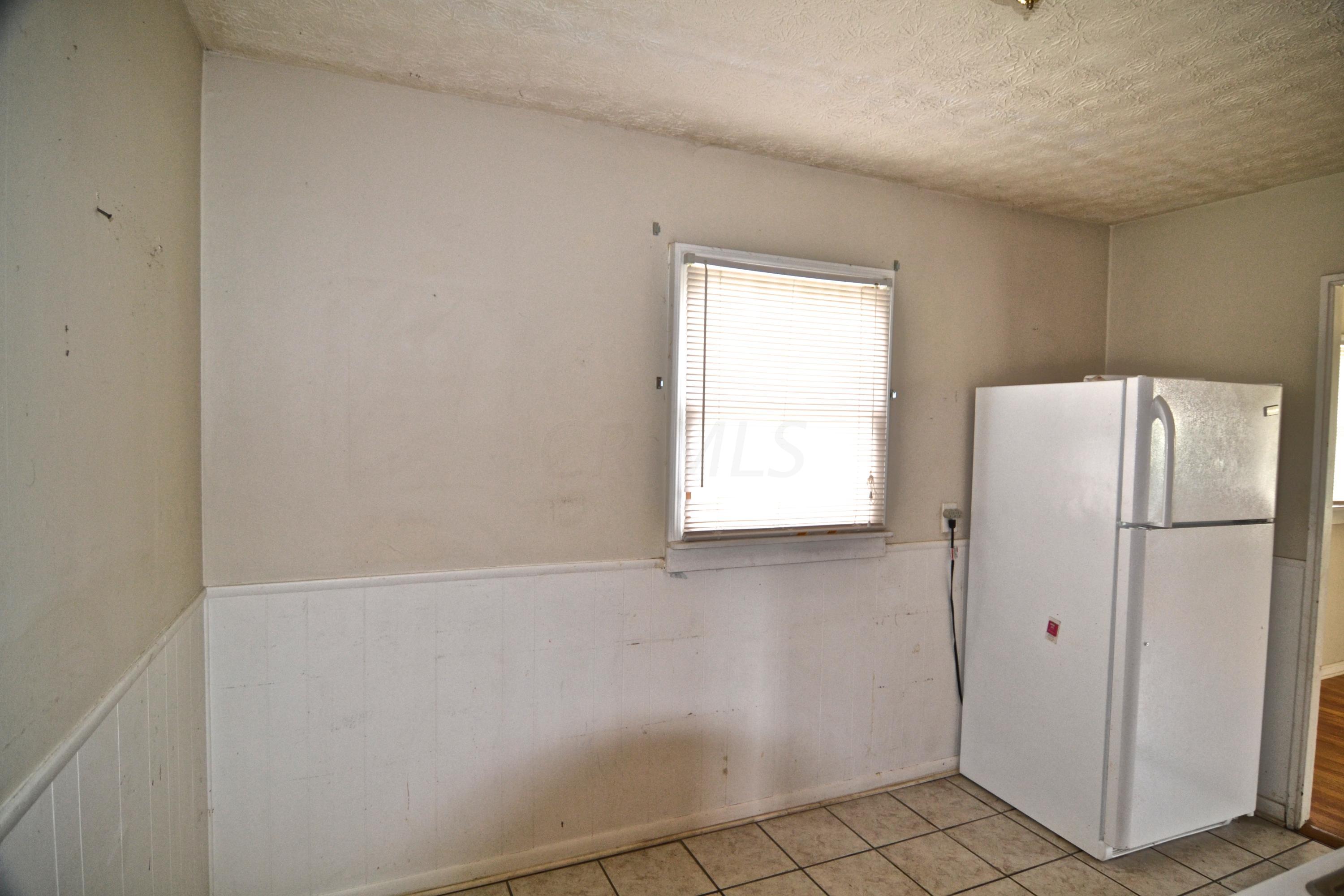 217 Ross Road Whitehall, OH 43213 - Photo 8 of 12 Gallery Image 8