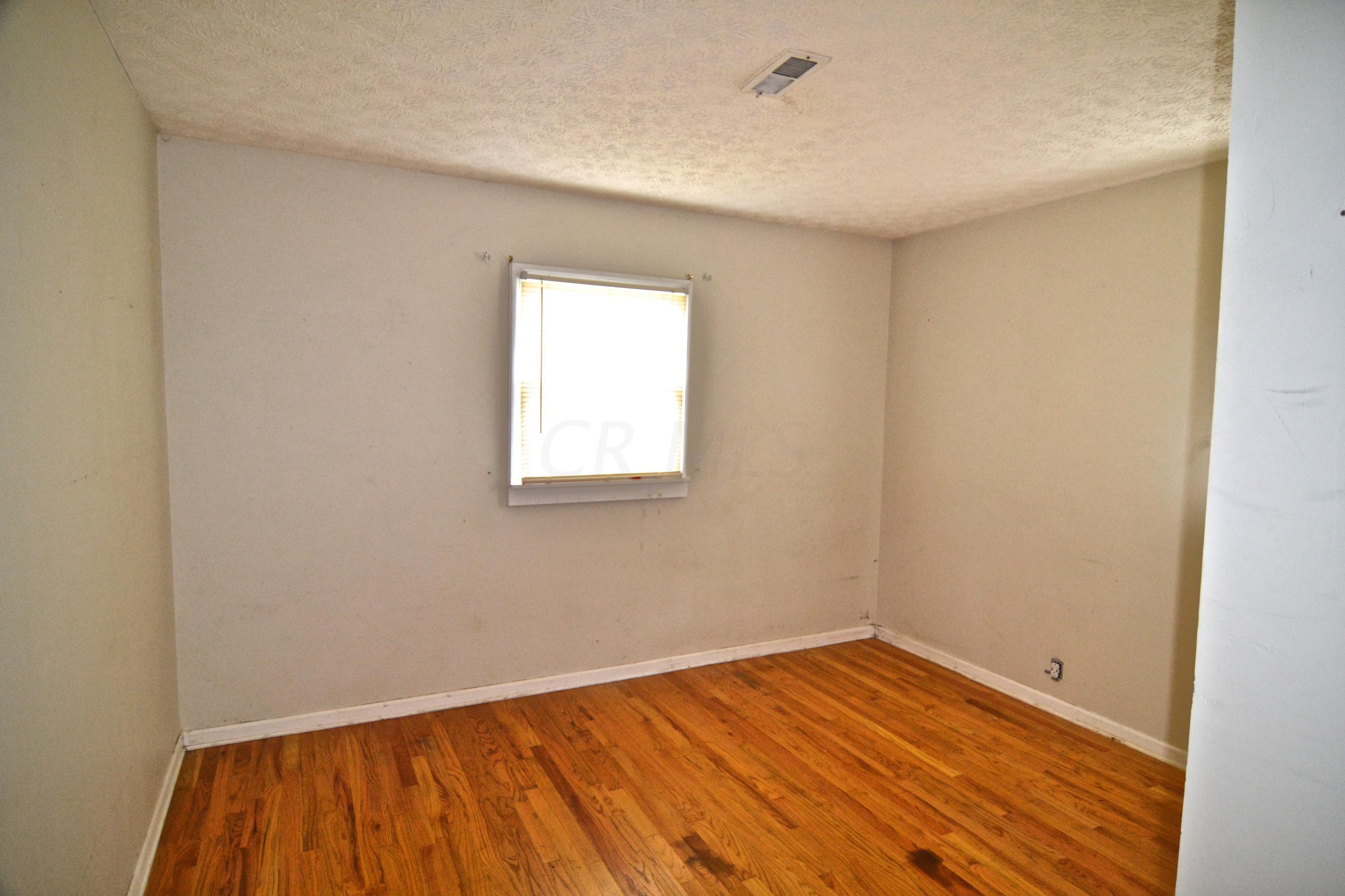 217 Ross Road Whitehall, OH 43213 - Photo 9 of 12 Gallery Image 9
