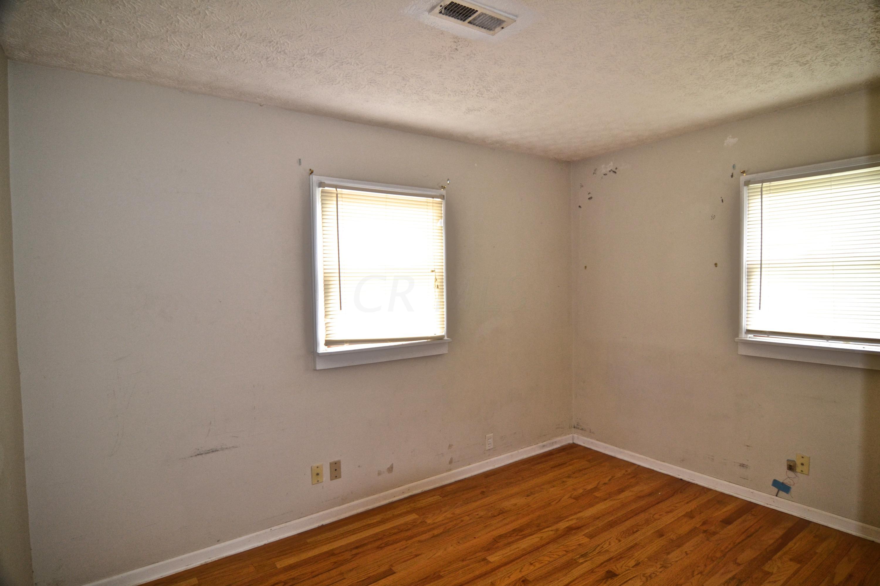 217 Ross Road Whitehall, OH 43213 - Photo 10 of 12 Gallery Image 10