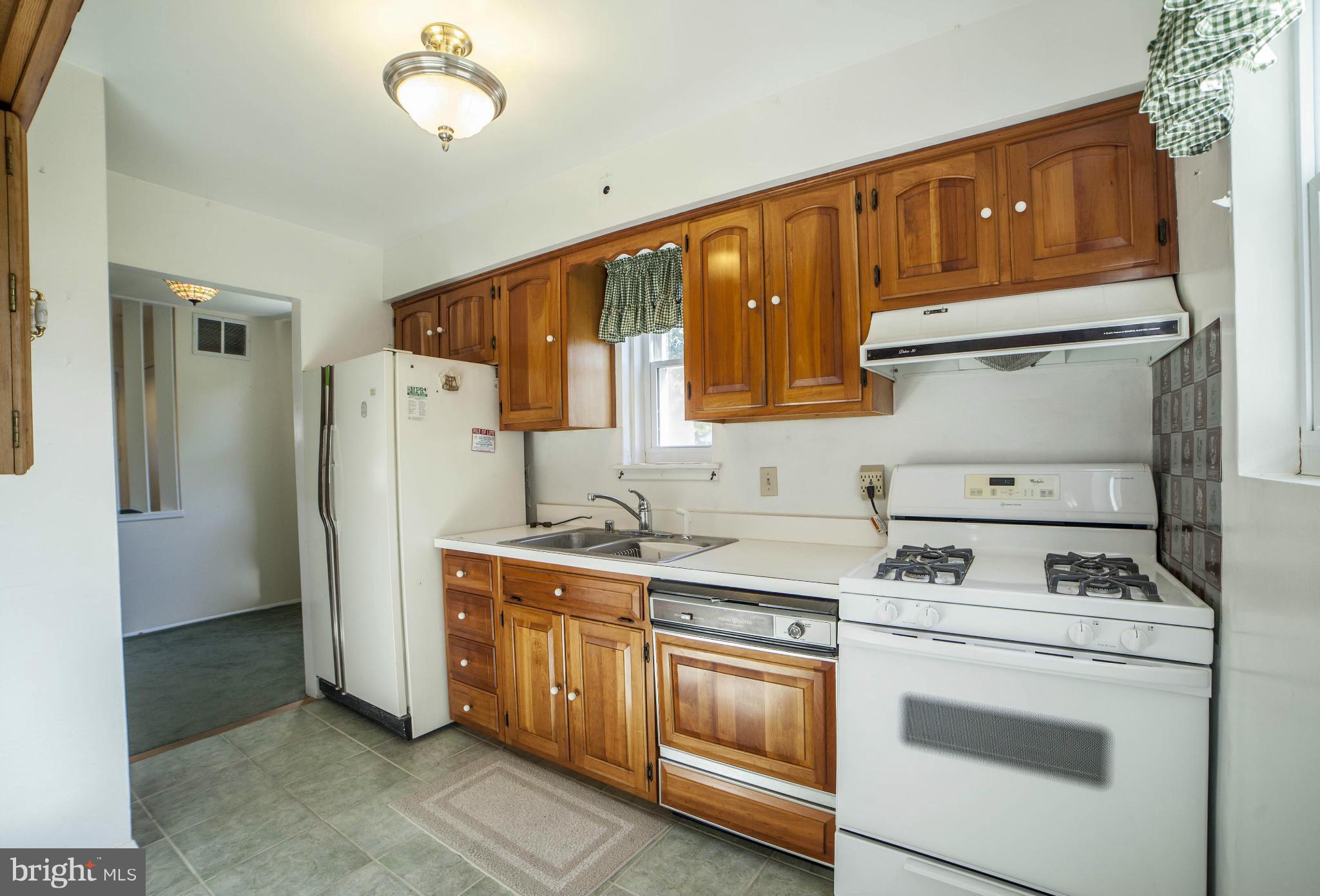 705 Robert Road Rockville, MD 20850 - Photo 3 of 30 Kitchen