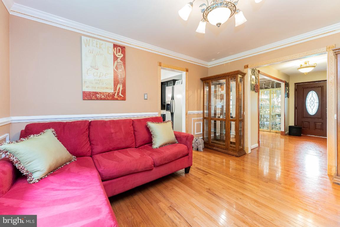 9201 Lawnview Lane Laurel, MD 20708 - Photo 11 of 49 Adjoins to kitchen