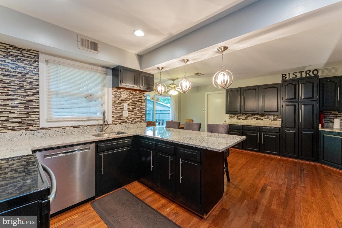 9201 Lawnview Lane Laurel, MD 20708 - Photo 13 of 49 Ample counter space