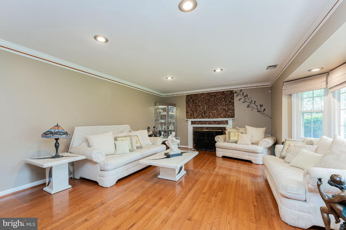 9201 Lawnview Lane Laurel, MD 20708 - Photo 18 of 49 Plenty of natural and recessed light