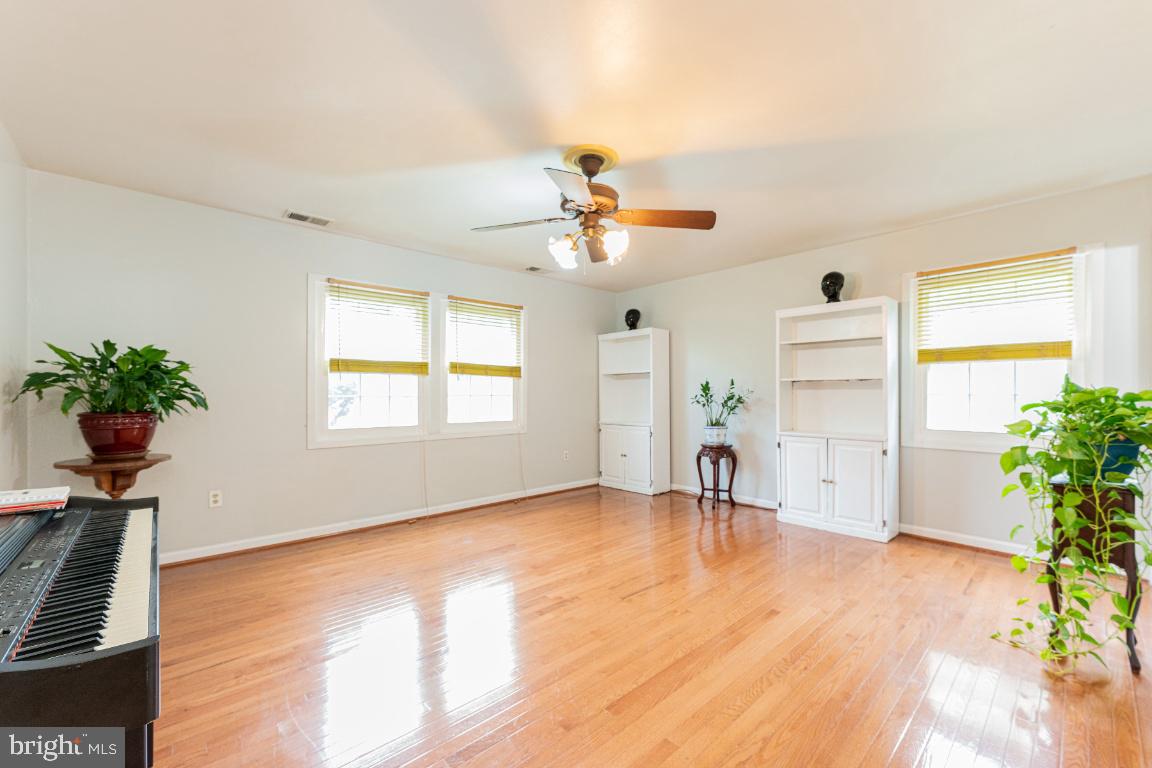 9201 Lawnview Lane Laurel, MD 20708 - Photo 20 of 49 Main Level Primary Bedroom