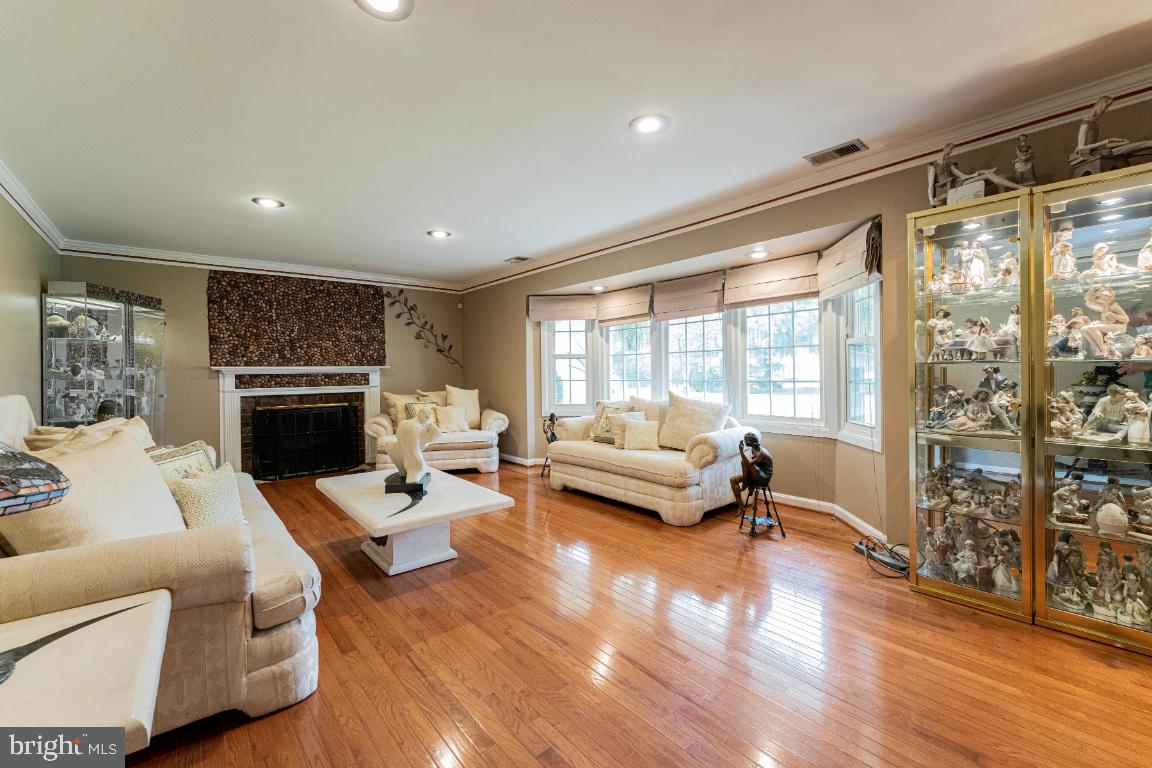 9201 Lawnview Lane Laurel, MD 20708 - Photo 8 of 49 Gallery Image 8