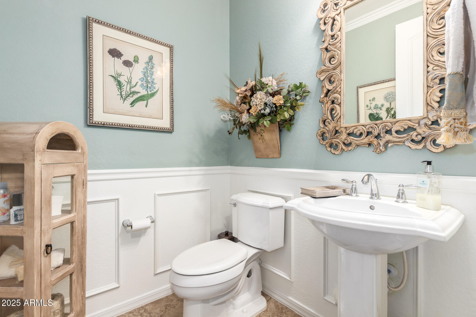 21626 North 38th Way Phoenix, AZ 85050 - Photo 19 of 72 a bathroom with a sink and a mirror