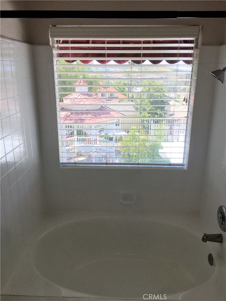 29022 Modjeska Peak Lane Lake Forest, CA 92679 - Photo 18 of 36 a bathroom with a bathtub