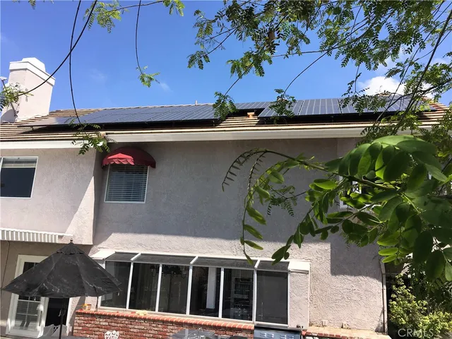 a view of an chairs and table in backyard