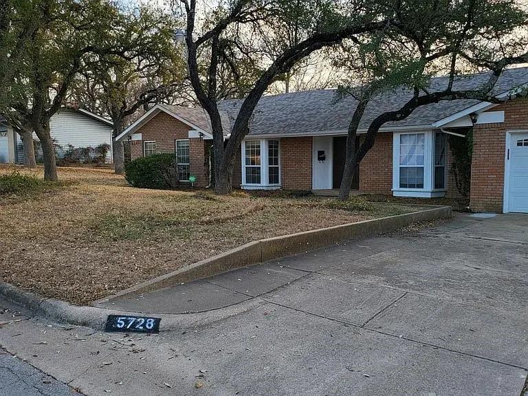 5728 Rockhill Road Fort Worth, TX 76112 - Photo 2 of 31