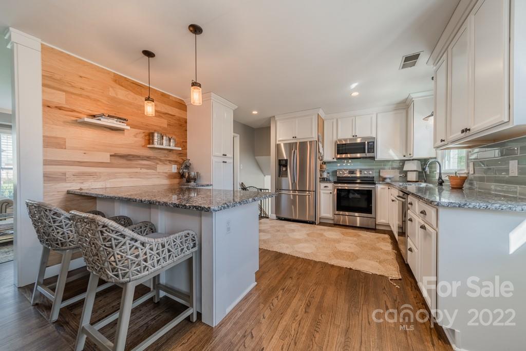 556 Sandridge Road Charlotte, NC 28210 - Photo 11 of 44 Gallery Image 11