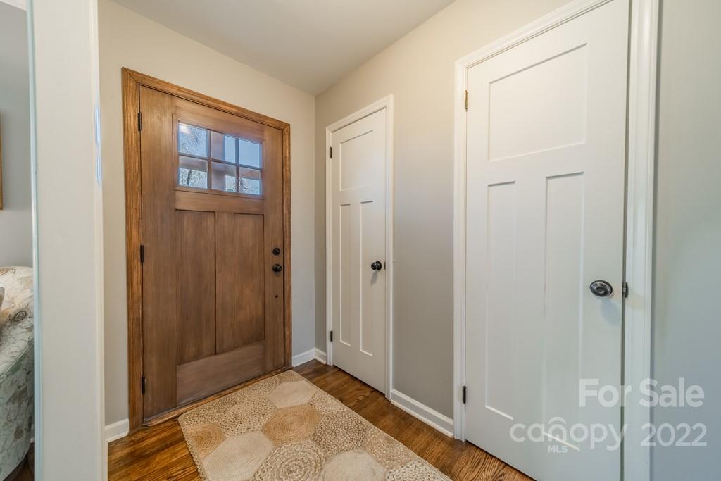 556 Sandridge Road Charlotte, NC 28210 - Photo 4 of 44 Gallery Image 4