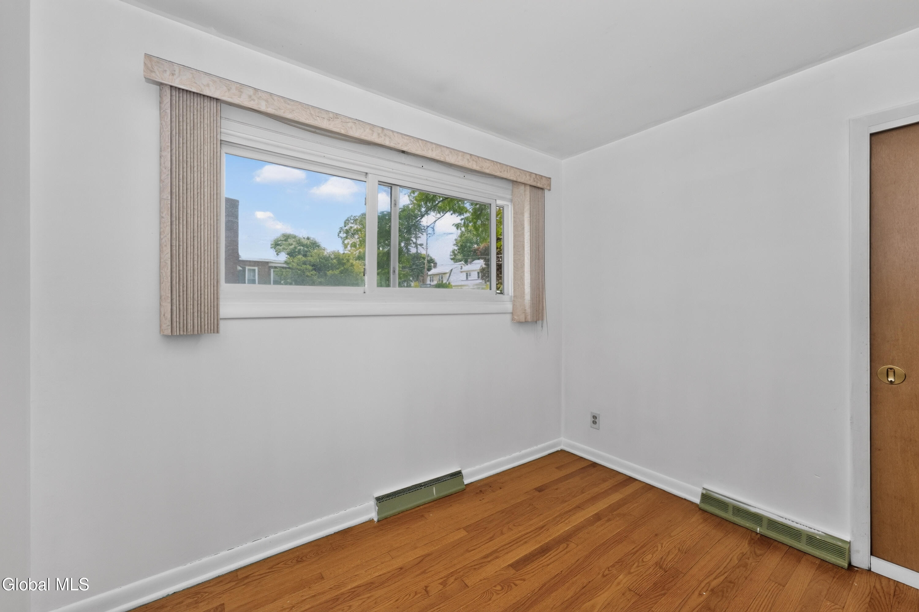 37 Marwill Street Albany, NY 12209 - Photo 19 of 33 5 Bedroom 3