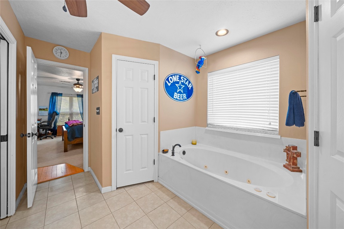 9895 Hickory Ridge Drive Conroe, TX 77303 - Photo 19 of 50