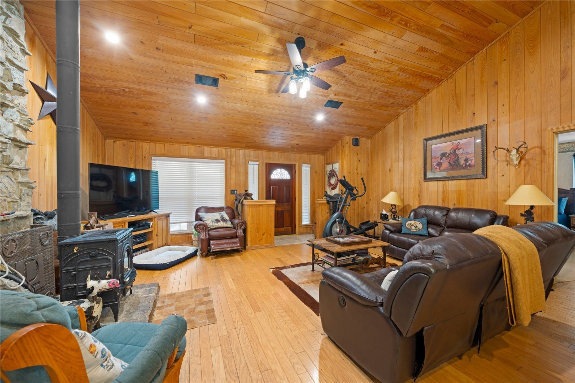 9895 Hickory Ridge Drive Conroe, TX 77303 - Photo 4 of 50