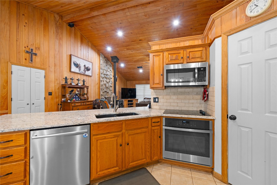 9895 Hickory Ridge Drive Conroe, TX 77303 - Photo 10 of 50