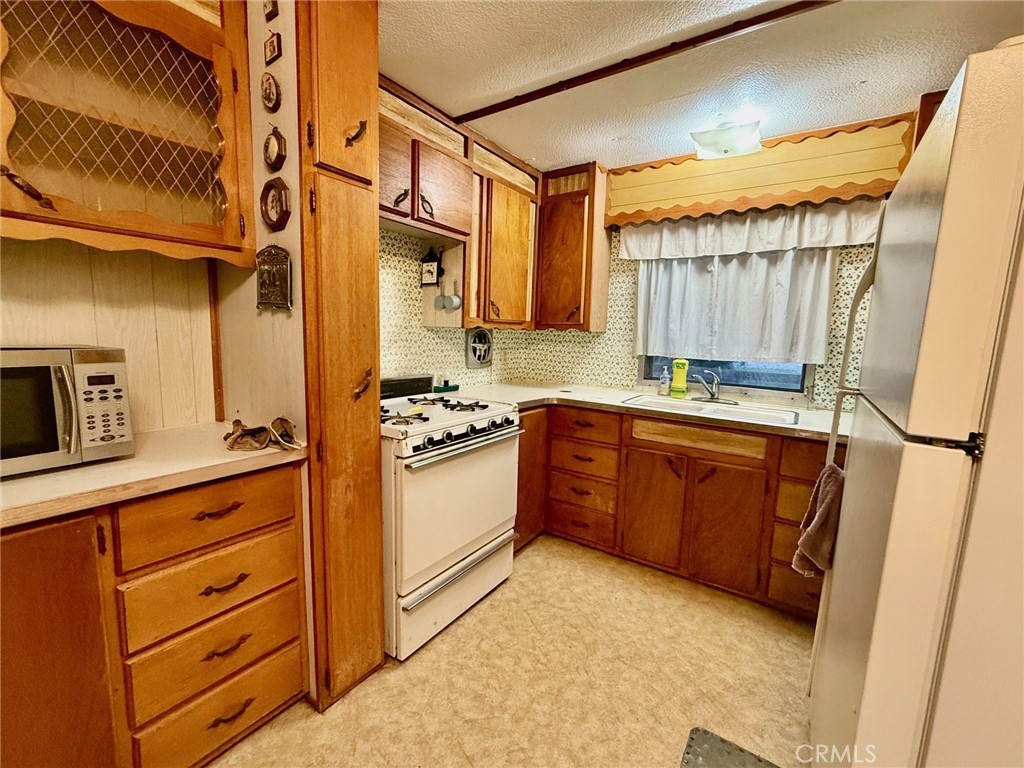11694 Old Spruce Grove Road Lower Lake, CA 95457 - Photo 42 of 55 a kitchen with stainless steel appliances a refrigerator and a stove