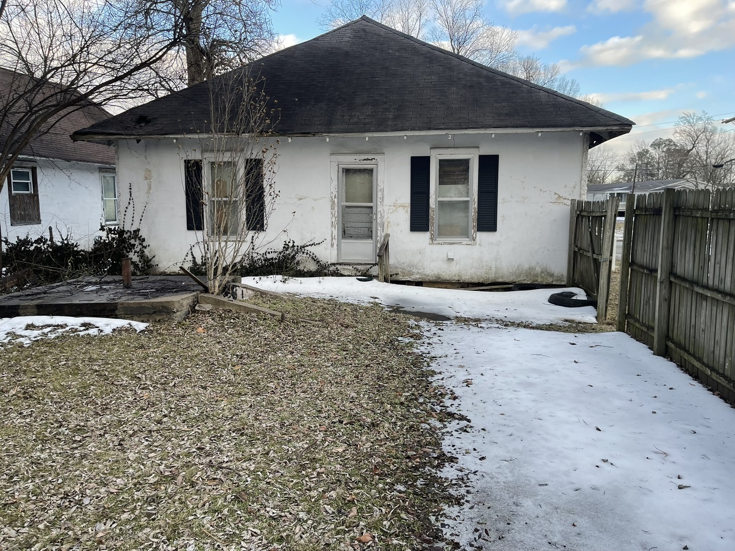 315 Butler Street Metropolis, IL 62960 - Photo 3 of 13 a front view of house with yard and trees around