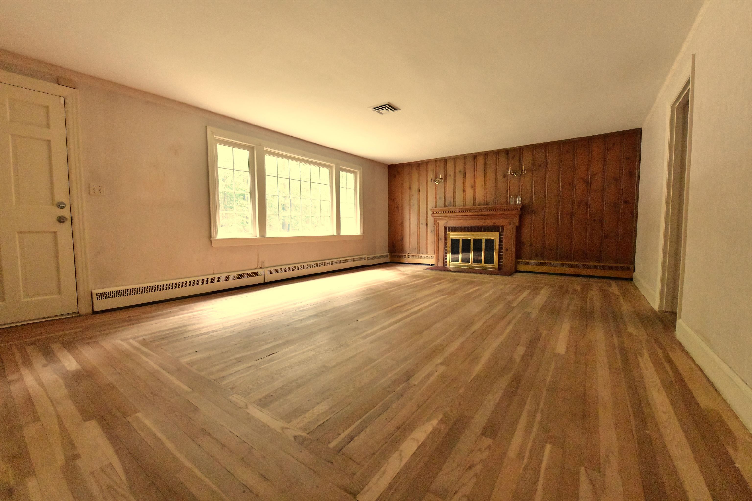 140 Tory Road Manchester, NH 03104 - Photo 2 of 13