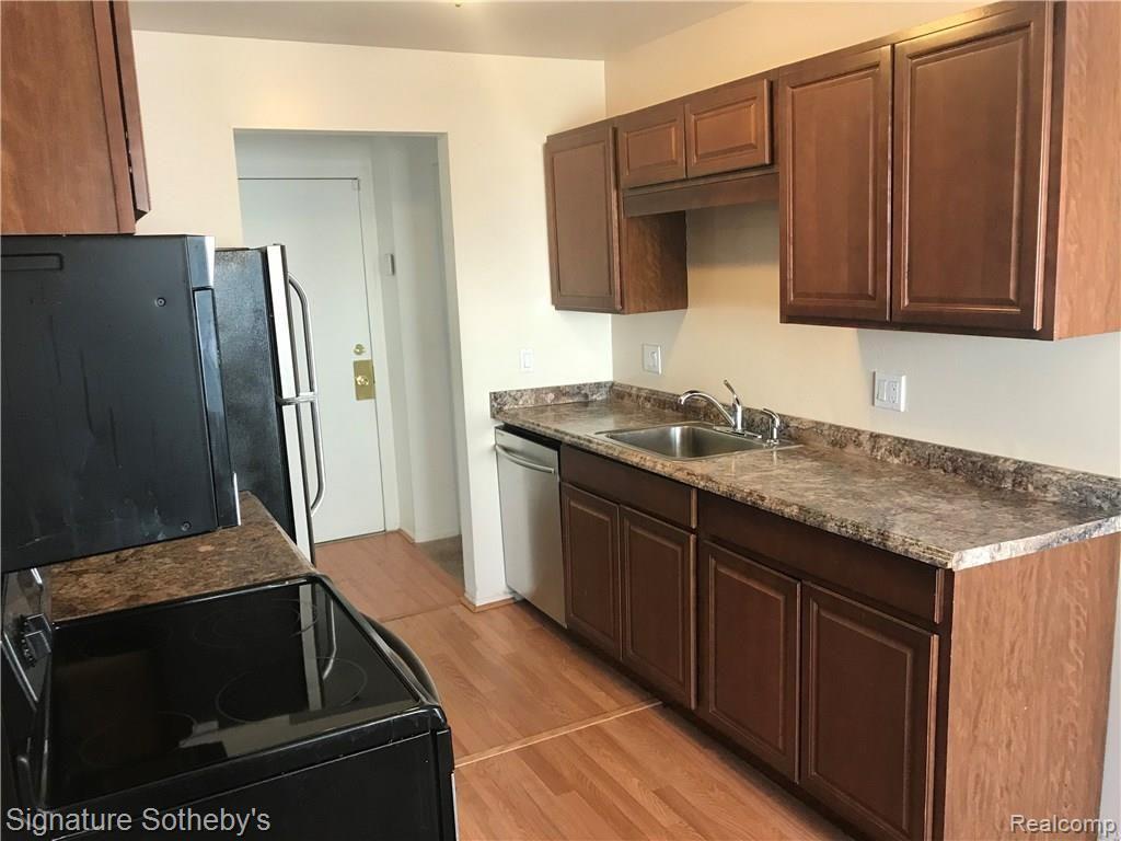 3825 Lone Pine Road, Unit 200 West Bloomfield, MI 48323 - Photo 7 of 15