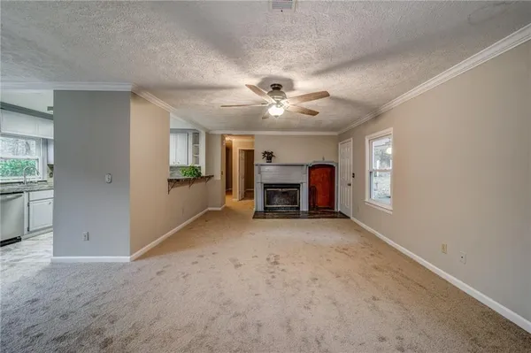 a view of a livingroom with furniture and a ceiling fan