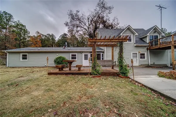 a view of a house with backyard and sitting area