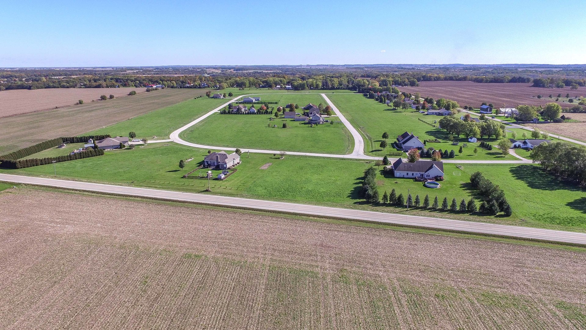 2455 North 4220th Road Sheridan, IL 60551 - Photo 1 of 11 a view of a city