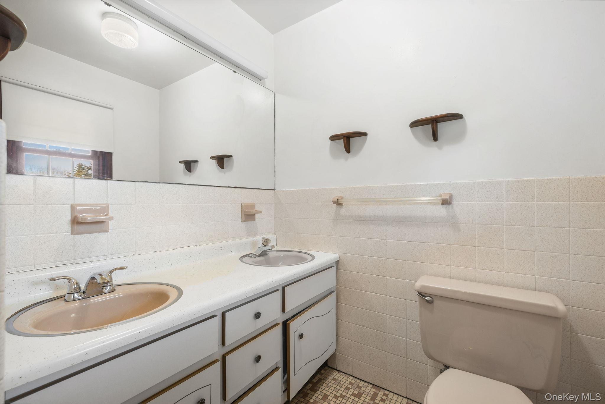 46 Nursery Road Tuxedo Park, NY 10987 - Photo 23 of 42