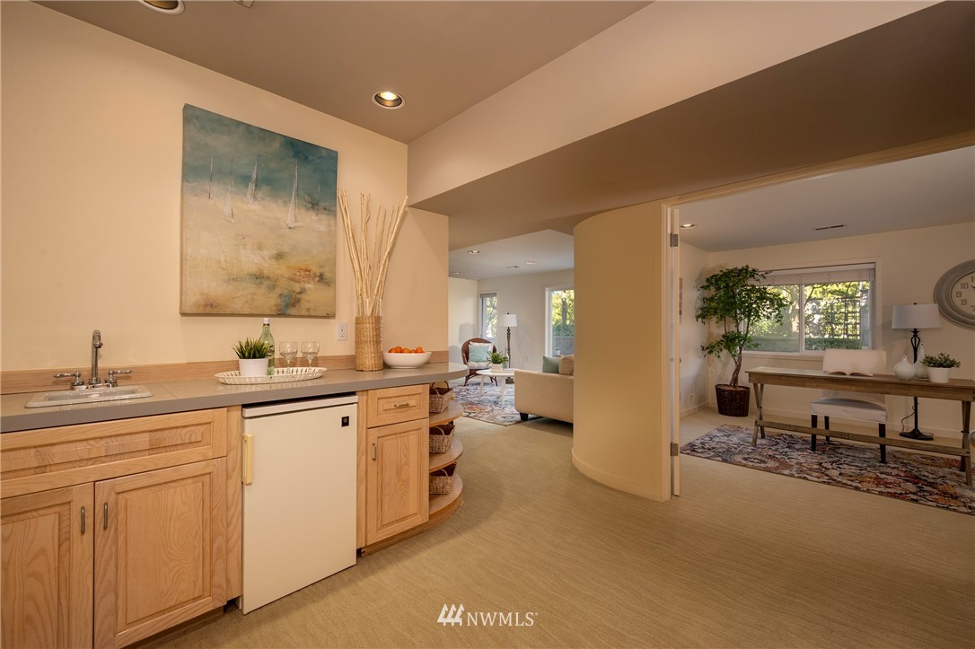 3759 West Commodore Way Seattle, WA 98199 - Photo 22 of 35 Gallery Image 22