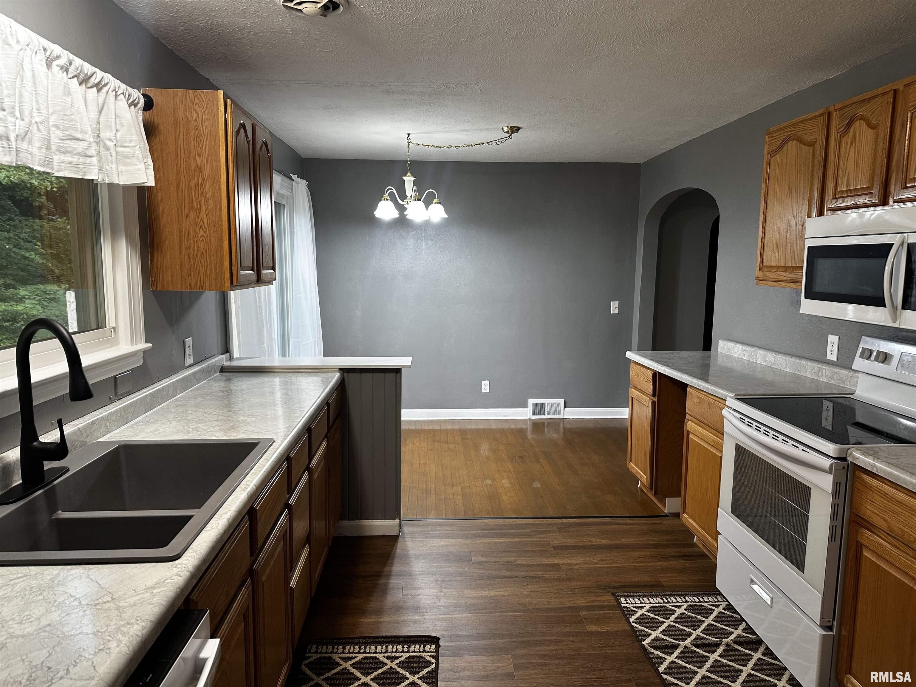 200 Maple Street Athens, IL 62613 - Photo 7 of 21 Gallery Image 7