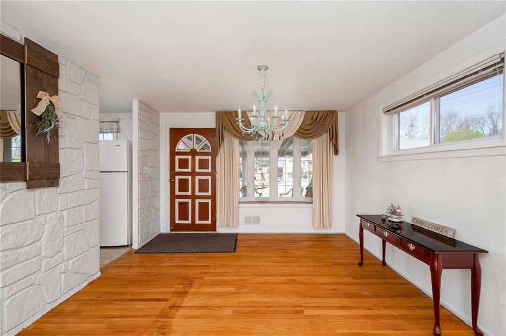 310 Ilex Drive Pittsburgh, PA 15237 - Photo 5 of 34