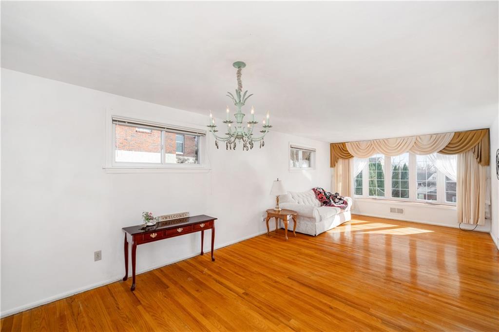 310 Ilex Drive Pittsburgh, PA 15237 - Photo 6 of 34