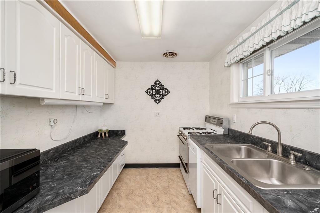 310 Ilex Drive Pittsburgh, PA 15237 - Photo 8 of 34