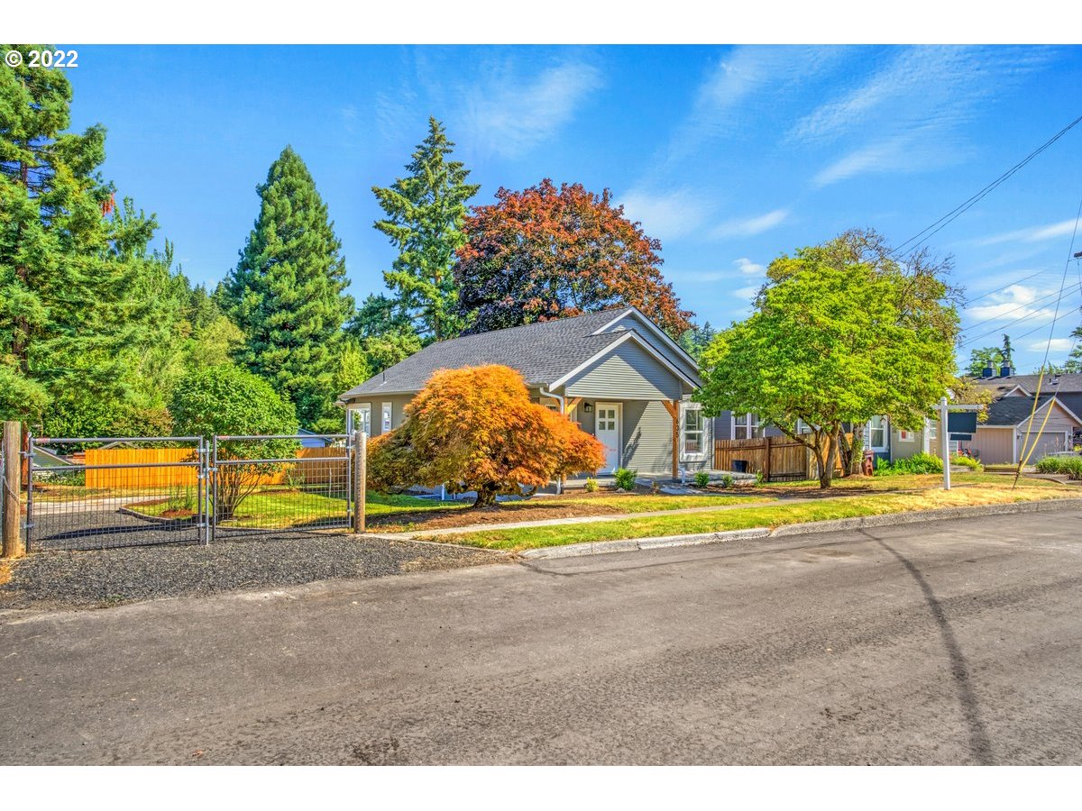 635 Northwest 8th Avenue Camas, WA 98607 - Photo 2 of 27