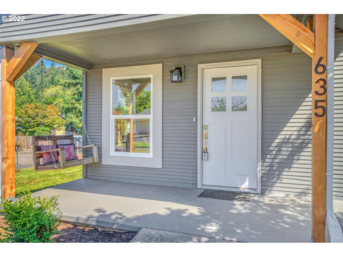 635 Northwest 8th Avenue Camas, WA 98607 - Photo 4 of 27