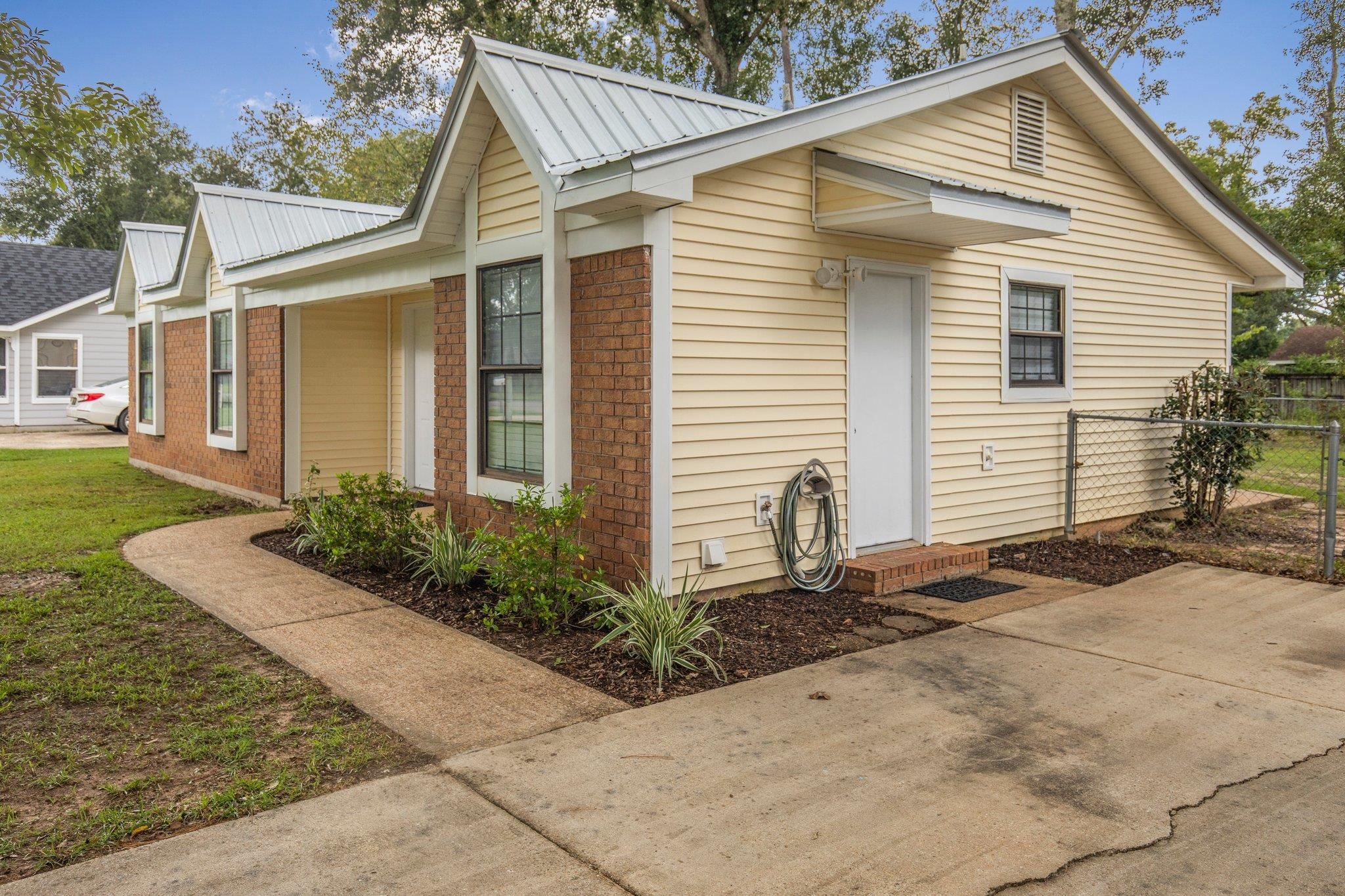 631 East Gate Circle Foley, AL 36535 - Photo 5 of 33