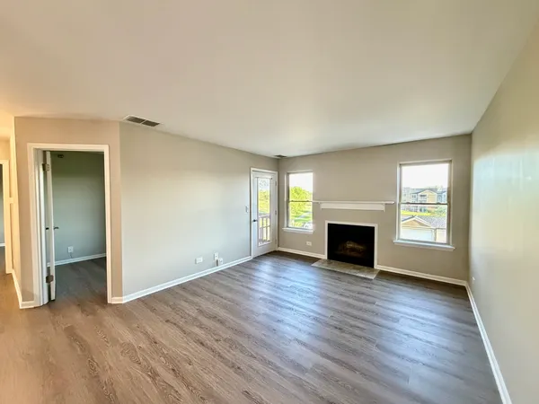 $1,840 | 127 Glengarry Drive, Unit 307, Bloomingdale, IL 60108