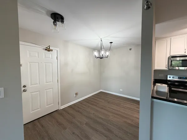 $1,840 | 127 Glengarry Drive, Unit 307, Bloomingdale, IL 60108