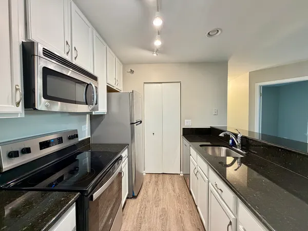 $1,840 | 127 Glengarry Drive, Unit 307, Bloomingdale, IL 60108