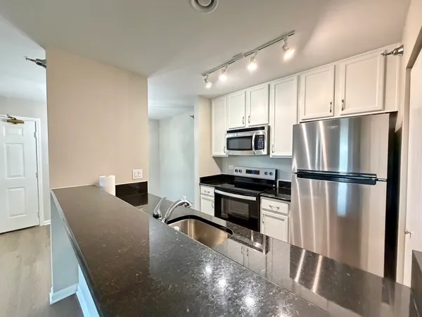 $1,840 | 127 Glengarry Drive, Unit 307, Bloomingdale, IL 60108