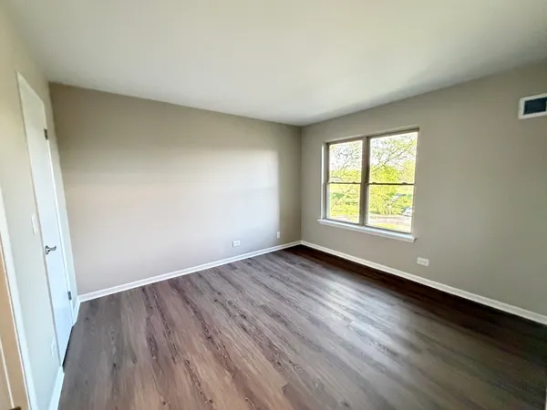 $1,840 | 127 Glengarry Drive, Unit 307, Bloomingdale, IL 60108