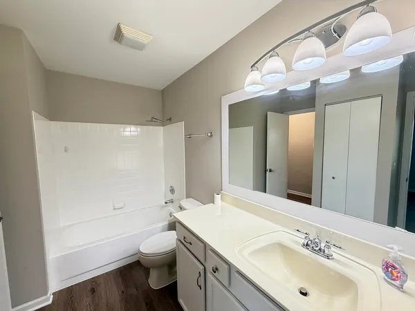 $1,840 | 127 Glengarry Drive, Unit 307, Bloomingdale, IL 60108