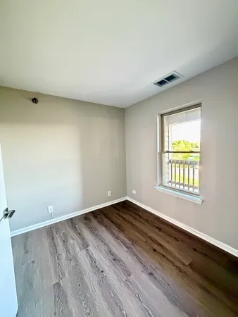 $1,840 | 127 Glengarry Drive, Unit 307, Bloomingdale, IL 60108