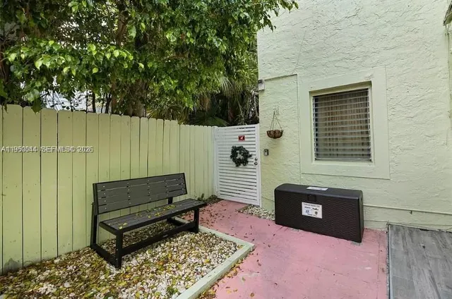 $1,750 | 2822 Pine Tree Drive, Unit 4A, Miami Beach, FL 33140