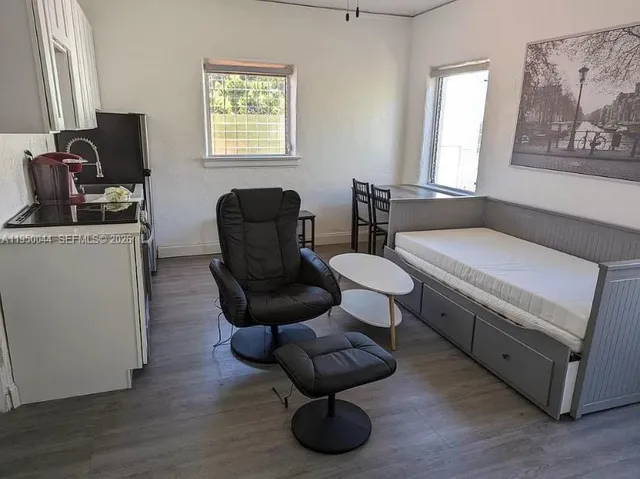 $1,750 | 2822 Pine Tree Drive, Unit 4A, Miami Beach, FL 33140