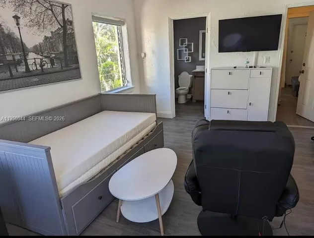 $1,750 | 2822 Pine Tree Drive, Unit 4A, Miami Beach, FL 33140