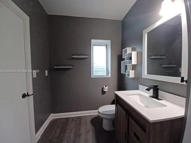 $1,750 | 2822 Pine Tree Drive, Unit 4A, Miami Beach, FL 33140