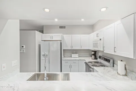 $5,500 | 7700 East Gainey Ranch Road, Unit 101, Scottsdale, AZ 85258