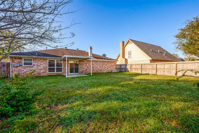 a view of a house with a backyard