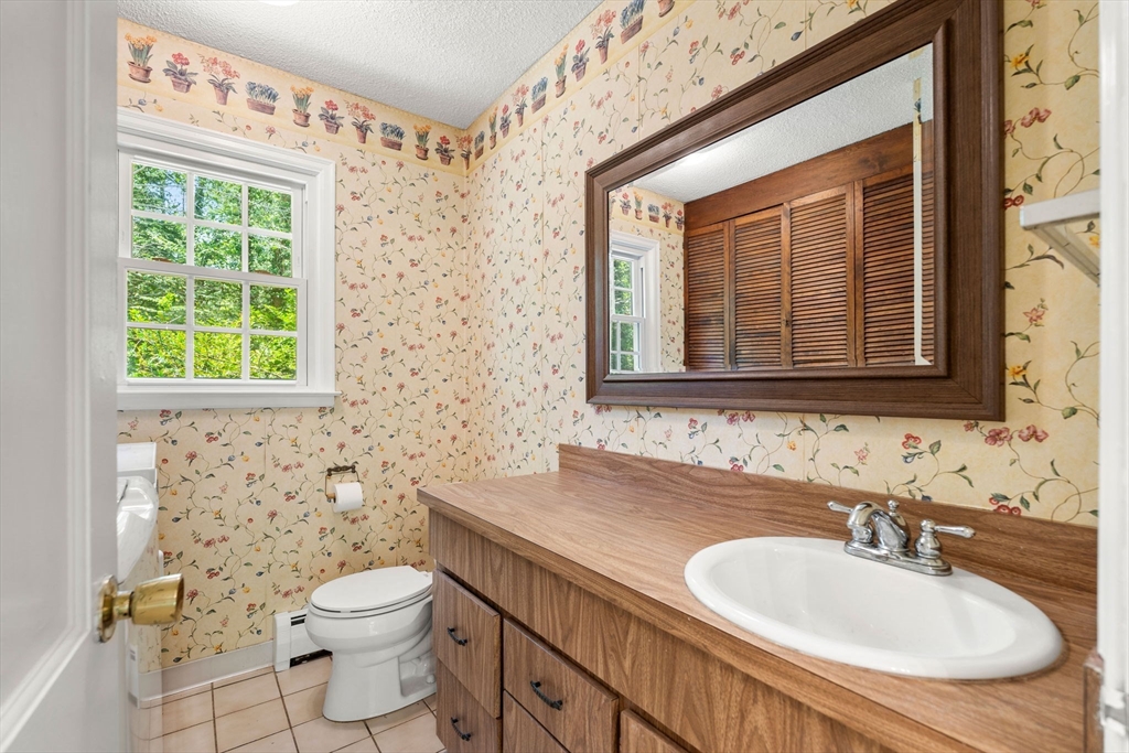 7 Hidden Ledge Road Manchester, MA 01944 - Photo 15 of 38